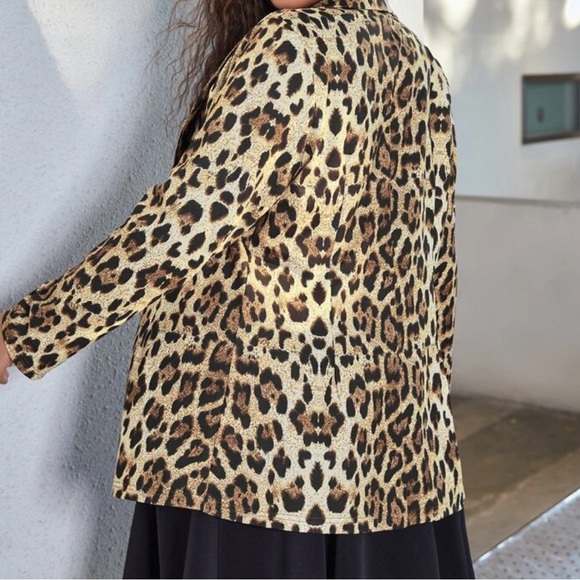 Plus size chic leopard print blazer - Picture 3 of 5